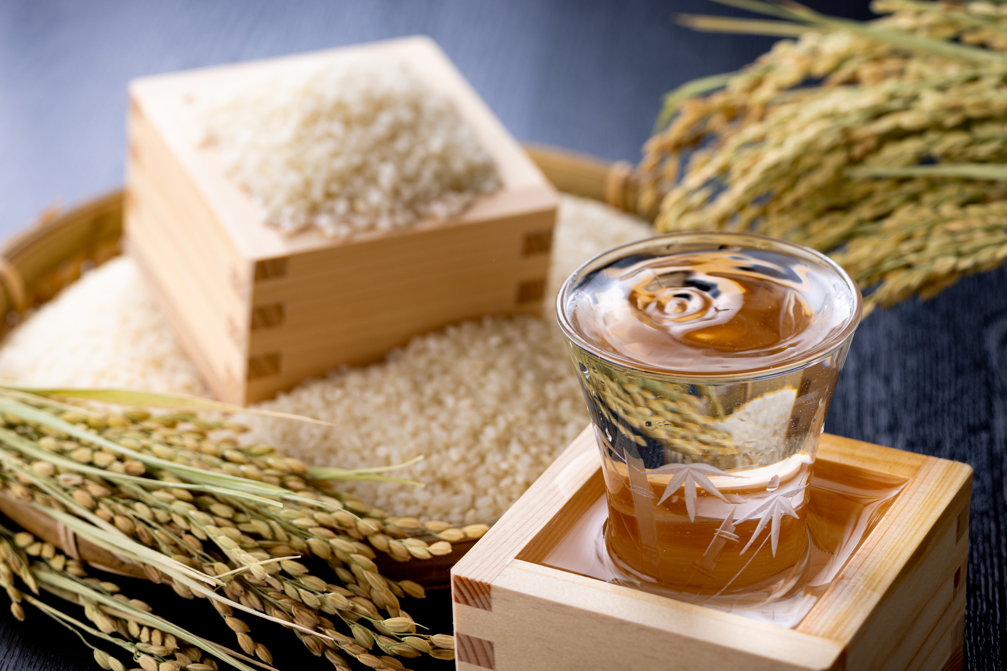 日本酒と焼酎の違いをわかりやすく解説！おすすめ蔵元もご紹介 | 和食日和 おさけと